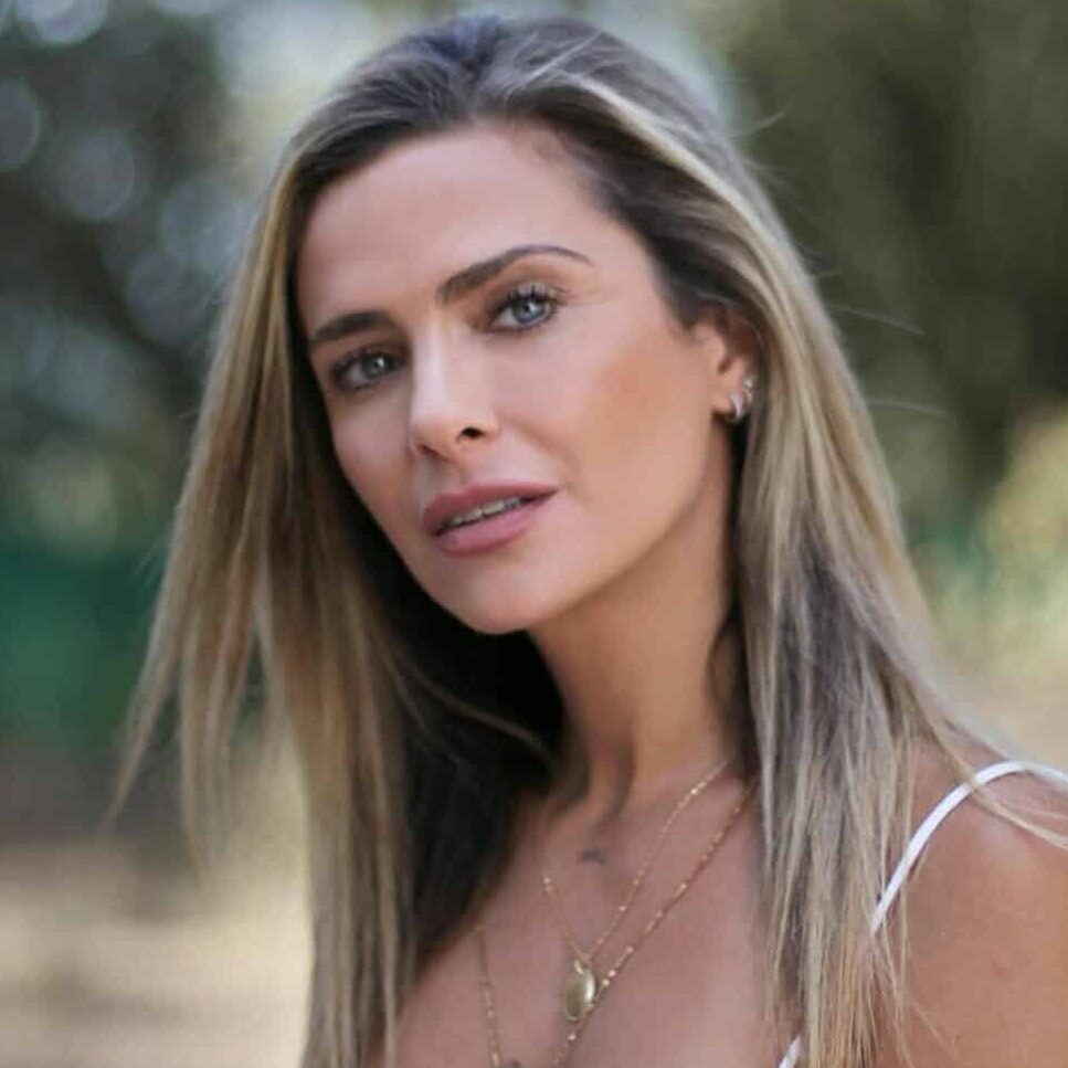 Clara Morgane logo au Hameau de l'Étoile